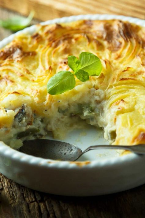 Mary Berry Fish Pie Recipe Mary Berry Fish Pie, Mashed Potato Crust, Fish Pie Recipe, Pumpkin Mash, Potato Crust, Mary Berry Recipe, British Dishes, Fish Pie, Jamie Oliver Recipes