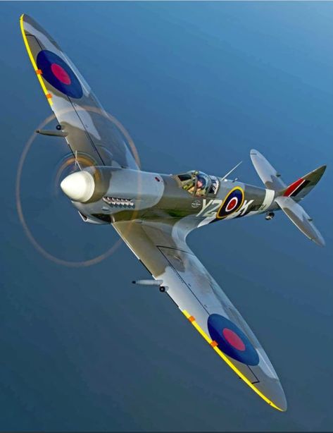 Spitfire Airplane, Spitfire Plane, Ww2 Fighter Planes, Photo Avion, Wwii Fighter Planes, Wwii Airplane, Airplane Fighter, Wwii Fighters, Wwii Plane