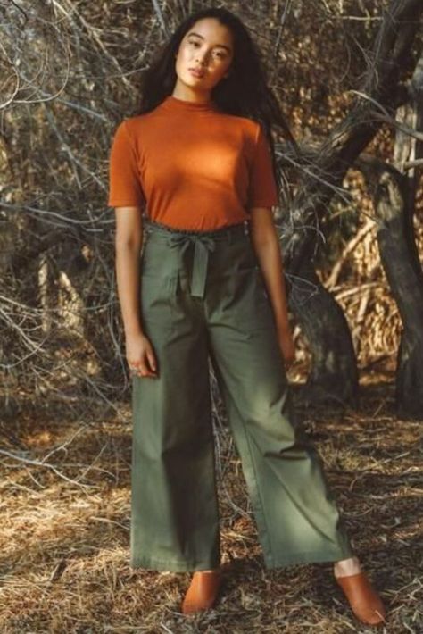 What Colors Go With Olive Green In Wardrobe: How To Mix And Match! | Filosofashion Fashion Blog Olive Trousers Outfit, Green Trousers Outfit, Olive Pants Outfit, Olive Green Pants Outfit, Olive Green Outfit, Green Dress Outfit, Green Pants Outfit, Cottagecore Academia, Olive Green Skirt