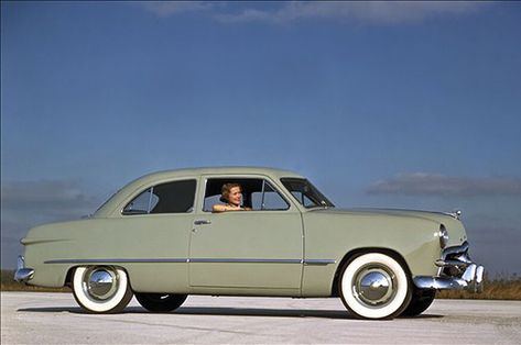 1949 Ford, Small Pickups, Henry Ford Museum, Ford F Series, Ford Classic Cars, Motor Company, Ford Gt, Car Features, New Engine