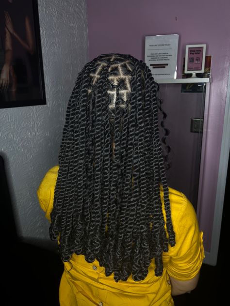 #invisiblelocs invisiblelocs, loc styles, locs, faux locs, barrel twist, twist, twist styles, braids styles, braids, braider Barrel Knotless Braids, Faux Locs Barrel Twist, Barrel Faux Locs, Twists With Barrel Ends, Barrel Twist Women, Locs Barrel Twist, Barrel Braids, Jeon Family, Styles Locs