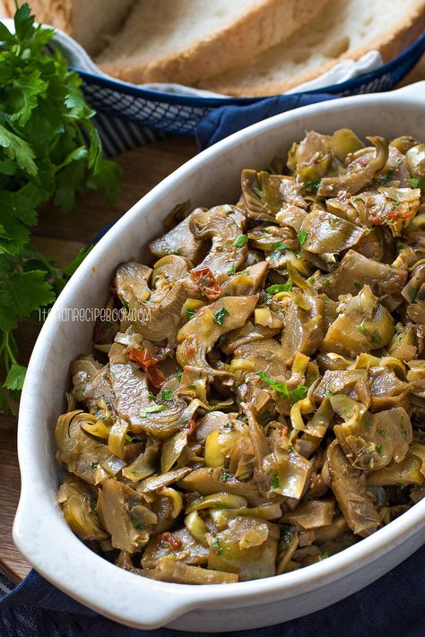 Braised Artichokes {Easy, Healthy, Delicious} - Italian Recipe Book Artishock Recipes, Braised Artichokes, Artichoke Recipe, Bruschetta Pasta, Risotto Dishes, Savory Sides, Canned Artichoke Hearts, Vegetable Side Dishes Recipes, Artichoke Recipes