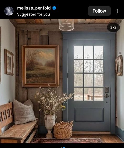 Historic Interior Design, Small Country Homes Interior, Old Colonial Homes Interior, Front Door Mudroom, Cabin Entryway Ideas, Entrance Farmhouse, Mudroom Ideas Entryway, Shabby Home, Casa Country