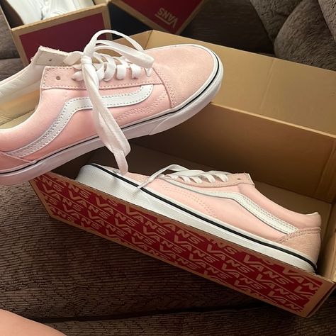 Pink vans Pink Vans Outfit, Pink Vans Shoes, Vans Aesthetic, Vans Outfit, Pink Vans, Vans Old Skool, Vans Old Skool Sneaker, Old Skool, Vans Shoes