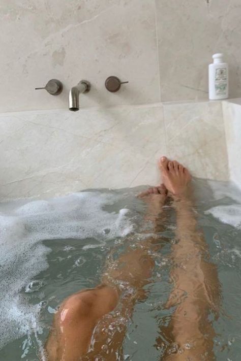 Aesthetic Bath, Bath Aesthetic, Get My Life Together, Healthy Girl, Healthy Lifestyle Inspiration, Youthful Skin, Clean Girl, Beauty Wellness, Self Care Routine