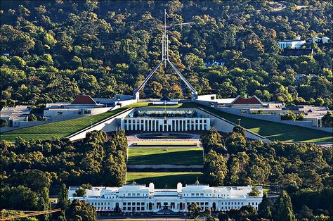 Australian Parliament - Canberra Travelling Australia, Australia Capital, Parliament House, Green Roofs, Houses Of Parliament, The Bush, Northern Territory, Island Home, Green Roof