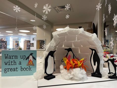 Igloo theme with penguins 2022- Warm up with a great book.- Winter Classroom Decorations, Christmas Door Decorating Contest, Winter Activities Preschool, Winter Wonderland Decorations, Door Decorating Contest, Christmas Tree Candy, Christmas Tree Diy, Candy Land Christmas Decorations, Candy Land Christmas Decorations Diy