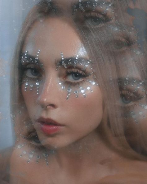 Rhinestone Makeup Photoshoot, Rhinestone Face Design, Purple Gem Makeup, Gem Makeup Rhinestones, Gemstone Photoshoot, Bejeweled Face, Rhinestone Photoshoot, Rhinestone Photography, Jewels On Face