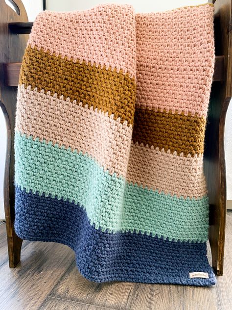 Looking for an easy, beginner crochet blanket pattern? This adorable blanket features Lion Brand Hue & Me yarns. Perfect for the mid century lover and anyone looking for a quick weekend project! Blanket Crochet Pattern Beginner, Easy Crochet Blanket Pattern, Unique Crochet Blanket, Crochet Pattern Blanket, Crochet Pattern Beginner, Knit Baby Blanket Pattern Free, Crochet Blanket Pattern Easy, Crochet For Beginners Blanket, Pattern Blanket