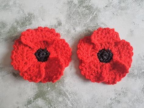 Fleur au crochet : modèle facile et gratuit | Mery Crochet Crochet Poppy Free Pattern, Crochet Poppy Pattern, Crochet Poppy, Remembrance Day Poppy, Red Poppy Flower, Floral Baby Blanket, Poppy Pattern, Crochet Supplies, Flower Blanket