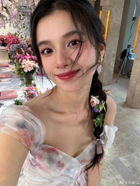 Zhang Jingyi, Physical Beauty, Korean Actresses, Chinese Actress, First Girl, I Love Girls, Aesthetic Hair, Look Alike, Girl Icons