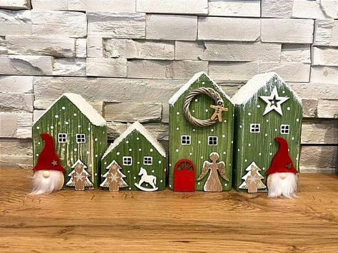 Clothespin Crafts Christmas, Driftwood Art Diy, Beachy Christmas, Wood Wall Art Diy, Wooden Houses, Pretty Christmas, Christmas Villages, Christmas Crafts Decorations, Christmas Mood