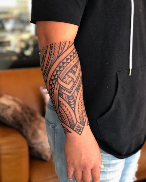 Incredible Forearm Tattoos For Guys Polynesian Forearm Tattoo, Tongan Tattoo, Tato Lengan Bawah, Tato Maori, Arm Tattoos For Guys Forearm, Tato Suku, Outer Forearm Tattoo, Around Arm Tattoo, Wrap Around Tattoo