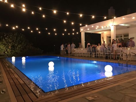 Fairy Lights Over Pool, Swimming Pool Lights Led, Pool Fairy Lights, String Lights Over Pool, Pool String Lights, Swimming Pool Led, Swimming Pool Wedding, Backyard String Lights, Pool Lighting