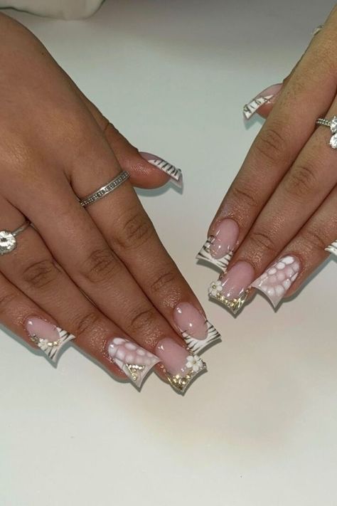 If we’re talking about early 2000s trends, it would be a disaster to forget about the iconic y2k shape. That’ right, I’m talking about never-forgotten duck nails.//photocredit: @clawsbychels Ugly Duck Nails, White Junk Nails, White Duck Nails, Duck Nail Ideas, Early 2000s Nails, Early 2000s Trends, Nails Duck, 2000s Nails, 2000s Trends