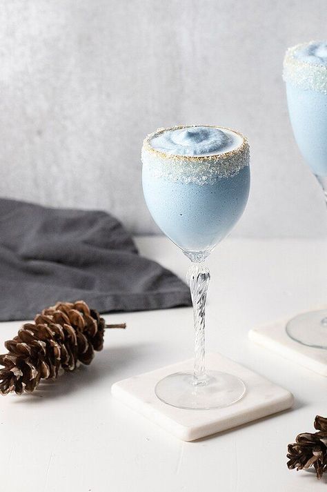 Blue Champagne Cocktails, Frosty Cocktail, Paleta Cart, Winter Ice Cream, Jack Frost Cocktail, Holiday Dessert Drinks, Winter Beverages, Xmas Cocktails, Ice Cream Cocktails