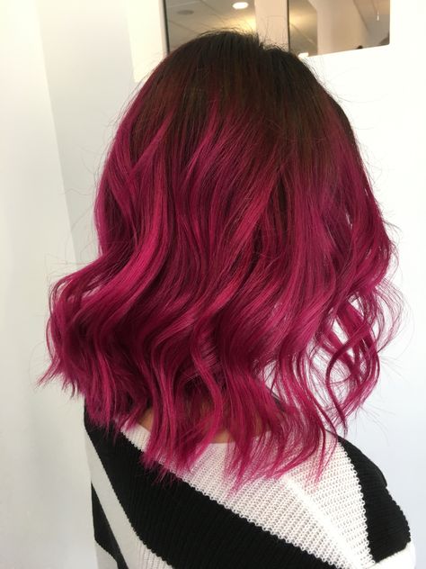 Dark pink shadow root Faded Magenta Hair, Red Hair With Root Shadow, Magenta Hair With Dark Roots, Magenta Hair Dark Roots, Pink With Shadow Root, Shadow Root Colored Hair, Balayage Vivid Color, Dark Pink Dyed Hair, Dark Root Pink Hair