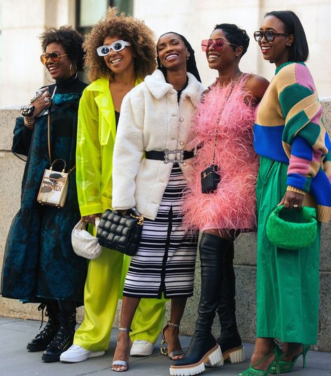 The Best Street Style Looks From New York Fashion Week Fall 2022 Fall 2022 Fashion Trends Street Style, New York Street Style 2022, Beret Street Style, New York Fashion Week 2022, Winter Coat Trends, Lady Marmalade, Street Vibes, Fashion Week 2022, Nyc Fashion Week