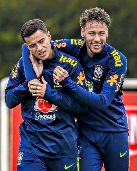 A rare picture of coutinho and neymar junior Goals Soccer, Munchen Germany, Brazilian Football, Ronaldo Goals, Neymar Jr Wallpapers, Spain Madrid, Motorcycle Aesthetic, Football Icon, Soccer Goal