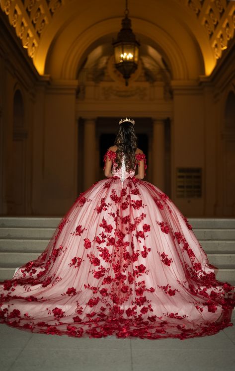 Chambelanes Outfits Quinceanera Red And Gold, Red And White Quince Dress, Royal Red Quinceanera Dresses, Red Mexican Quinceanera Dresses, Red And White Quinceanera Dresses, Red Quince Theme, Red Quince Dress, Light Pink Quinceanera Dresses, White Quince Dresses