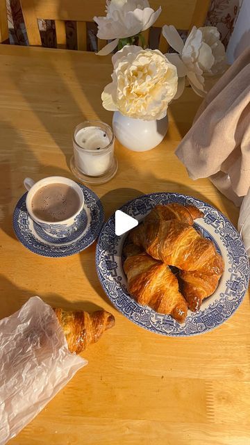 Maisam Algirgeet on Instagram: "Make your first flaky croissants!🥐 Welcome to my new baking series: “Make Your First…” Croissants are the most loved breakfast pastry in the world. So for my fourth recipe of the series, I will show you how to make delicious, buttery & flaky croissants from scratch. I hope this recipe inspires & helps to you make your first croissants! Ingredients: 75ml warm milk  60ml lukewarm water  20g melted butter  7g Yeast  20g sugar  280g bread flour 1tsp salt  180g cold butter (for lamination) Method: -In a large bowl, combine the warm milk, lukewarm water, melted butter, yeast, sugar Flour and salt. Stir until everything is combined. Knead the dough for 5 minutes. Cover the dough and let it rest for 1 hour. -Once the dough has risen, roll it out into a rectangl How To Make Croissants, Flaky Croissants, Baked Pastries, Breakfast Pastry, Breakfast Pastries, Oat Flour, Warm Milk, Bread Flour, Puff Pastry