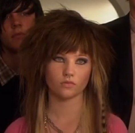 Scene Kid Hair, Medium Scene Hair, Scene Haircuts, Medium Length Hair With Bangs, Emo Scene Hair, Scene Girl, Kids Hair Cuts, Emo Hair, Scene Girls