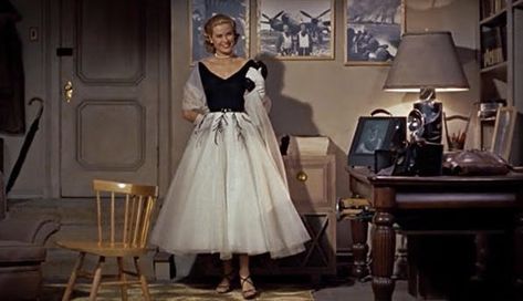 13 of the Most Iconic Movie Outfits of All Time - PureWow Movie Dresses, Grace Kelly Wedding Dress, Grace Kelly Wedding, Sixties Dress, Grace Kelly Style, Princess Grace Kelly, Vintage Prom, Vintage 1950s Dresses, 1950s Style