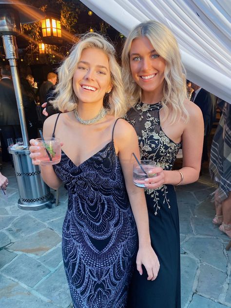 Wedding Guest Poses Friends, Wedding Guest Pictures Friends, Wedding Guest Formal Dress, Formal Dress Gown, Bff Photography, Wedding Guest Formal, Friends Picture, Dress Idea, Formal Dresses Gowns