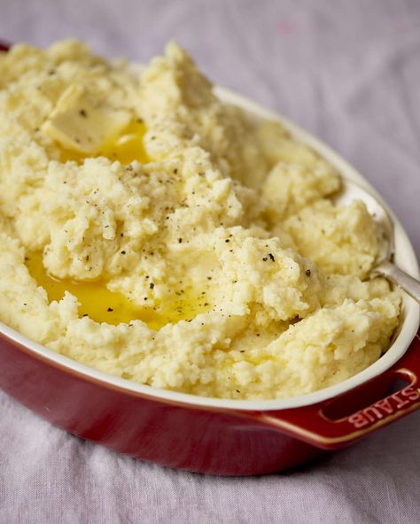 Get a jump on your Thanksgiving prep by making your mashed potatoes now, stash them in the freezer, then reheat on the big day. Freezing Mashed Potatoes, Frozen Mashed Potatoes, Reheat Mashed Potatoes, Canada Recipes, Mashed Potatoes Thanksgiving, Classic Mashed Potatoes, Perfect Mashed Potatoes, Mashed Potato Casserole, Best Mashed Potatoes