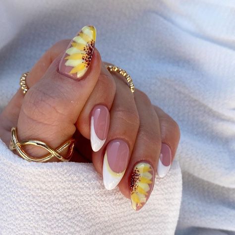 Acrylic Yellow Nails, French Tips Designs, Wolverine Nails, Summer Nail Color, Bird Nail Art, Classy Almond Nails, Palm Nails, Silver Nail Art, Yellow Nails Design