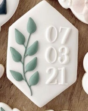 Wedding Icing Cookies, Easy Wedding Cookies Royal Icing, Wedding Cookies Simple, Cookie Decorating Wedding, Elopement Cookies, Bridal Shower Sugar Cookie Ideas, Eucalyptus Wedding Cookies, Sage Green Cookies Wedding, Wedding Shower Sugar Cookies