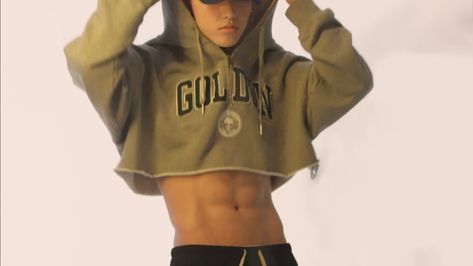 seventeen hoshi Kpop Crop Top Men, Guy In Crop Top, Kpop Crop Top, Crop Top Men, Mens Crop Top, Vernon Chwe, Hot Abs, Seventeen Going Seventeen, Half Shirts