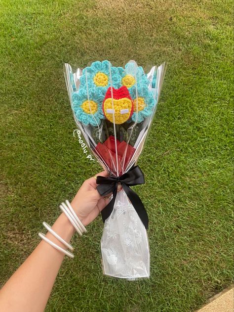 Iron Man Bouquet, Crochet Bf Gift, Bouquet Ideas Gift, Iron Man Gift Ideas, Man Flower Bouquet, Crochet Iron Man, Bf Gift Ideas, Flower Bouquet Ideas, Iron Man Theme