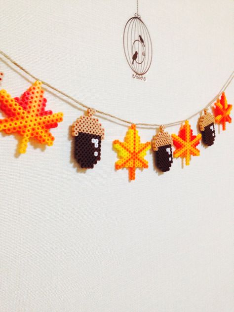 Fall Beads Decor, Perler Beads Autumn, Autumn Perler Bead Patterns, Bead Mosaic, Modele Pixel Art, Perler Art, Perler Bead Templates, Diy Perler Bead Crafts, Hama Beads Patterns