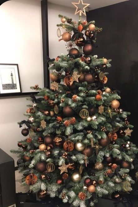 Witchy Christmas Tree, Brown Christmas Decor, Xmas Ornaments Diy, Diy Ornament Ideas, Woodland Christmas Decor, Glam Christmas Tree, Black Christmas Decorations, Woodland Christmas Tree, Christmas Tree Inspo