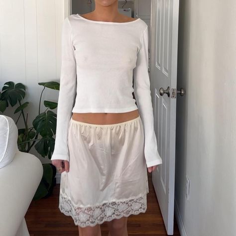 Vintage cream slip skirt Mini Would best fit a... - Depop White Slip Skirt Outfit, Cream Slip Skirt, White Slip Skirt, Lace Slip Skirt, Mini Slip Skirt, Slip Skirt Outfit, Cami Mendes, Fall White, Style Bundle