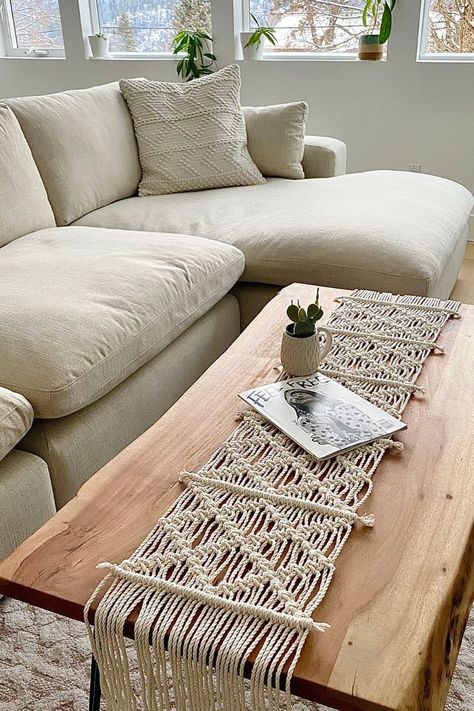 Creat this boho macrame table runner for your home. Click on the link and you will be taken to the free tutorial. I hope you enjoy the process! 😀 Macrame Rug Tutorial, Macrame Table Runner Diy, Coffee Table Flip, Macrame Rug, Macrame Home, Table Flip, Macrame Wall Hanging Tutorial, Macrame Table, Table Runner Diy