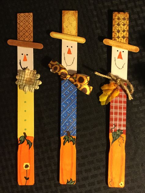 Paint Stick Fall Crafts Diy Projects, Paint Stir Stick Scarecrow, Craft Stick Scarecrow, Paint Stick Fall Crafts, Paint Stick Scarecrow Diy, Paint Stick Scarecrow, Yard Stick Crafts, Paint Sticks Crafts, Yardstick Crafts