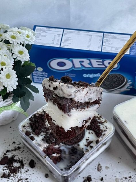 Vanilla Oreo Ice Cream Cake, Foto Ice Cream Mixue Aesthetic, Oreo Cheesecake Cup Jualan, Mixue Ice Cream Oreo, Oreo Milkshake Aesthetic, Dessert Boxes, Cream Desserts, Oreo Cookies, Cookies And Cream