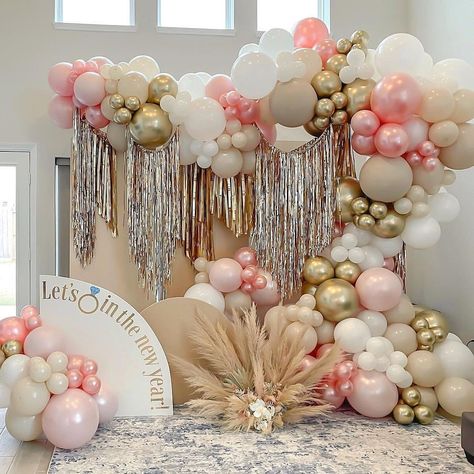 Balloons_worldwide’s Instagram photo: “Lovely colours . . Inspiration page @balloons_worldwide For business promotion write in Dm 📩 #babyshower #genderrevealparty…” Blush Balloons, Deco Ballon, Balloon Arch Kit, Garland Arch, Green Balloon, Birthday Balloon Decorations, Happy Birthday Parties, White Balloons, Arch Kit