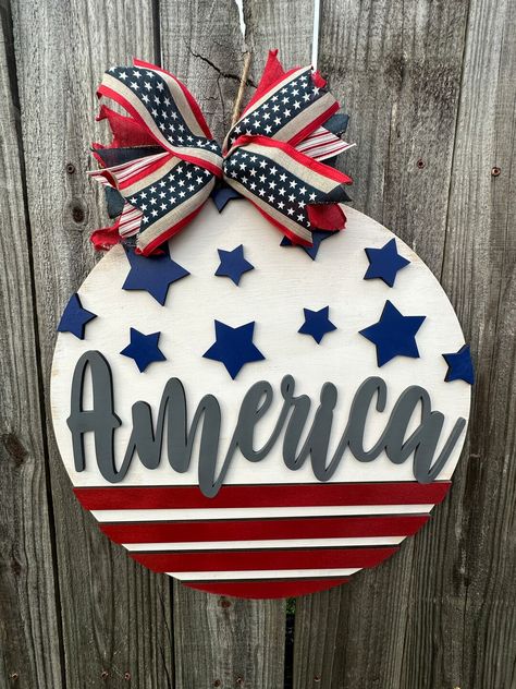 USA Door Hanger America Door Hanger July 4th Door Hanger - Etsy 4th Of July Wood Signs, Usa Door Hanger, Fourth Of July Door Hangers, Patriotic Door Wreath, Patriotic Door Hanger, Americana Crafts, Door Hangers Diy, Door Signs Diy, Wooden Door Signs