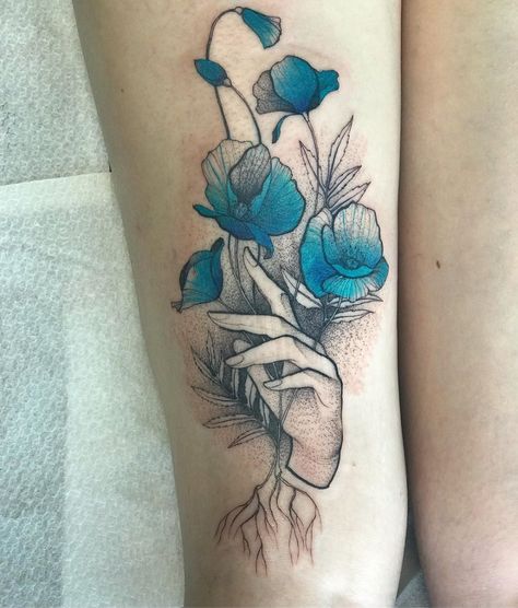 Poppy Tattoos For Women, Dzo Lama, Poppy Tattoos, Italy Tattoo, Medium Tattoos, Tulip Tattoo, Blue Poppies, Worlds Best Tattoos, Poppies Tattoo