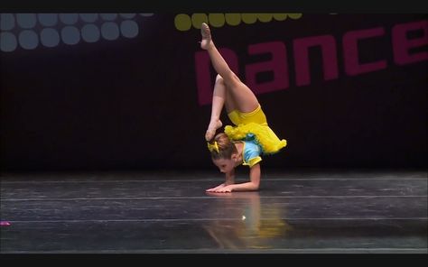 Mackenzie solo 'Take it to go' Mackenzie Ziegler Solos, Dance Moms Mackenzie, Mack Z, Kenzie Ziegler, Singing Career, Mackenzie Ziegler, Dance Mom, Dance Moms, Dance Costumes