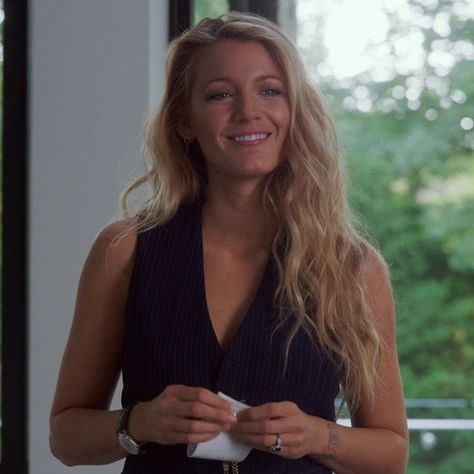 Color Analysis Winter, Female Movie Characters, A Simple Favor, Emily Nelson, Blake Lively Hair, Simple Favor, Blonde Celebrities, Leighton Meester, Ryan Reynolds