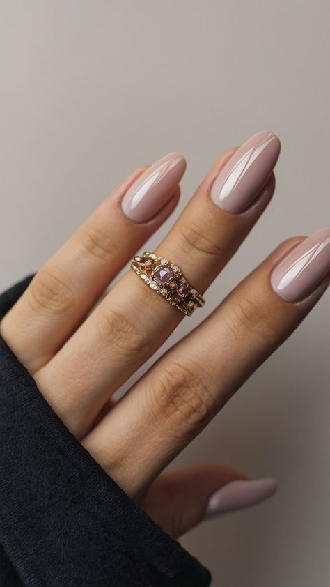 Discover the latest fall nail trends for 2024 including short almond nails in 2022 and 2023 styles Stay on-trend with 2023's short almond nails and get inspired by the 2024 almond latte hues Explore fall nail trends for a chic manicure from short 2023 almond to the latest 2024 brown square nails Autumn Nails 2024 Almond, Short Nails Fall 2024, Neutral Nails Fall 2024, Short Almond Nails Designs Fall 2024, Modern French Nails Almond, Fall Nails Oval Shape, Nail Fall 2024, Nails Fall 2024 Trends, Fall Nails Simple Almond