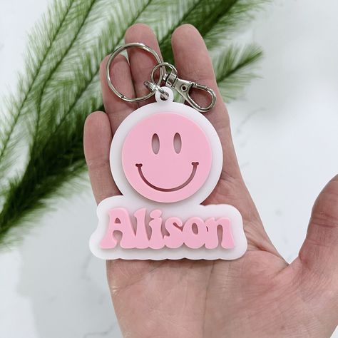 Smiley Birthday, Keychains For Women, Glowforge Projects, Signs Decor, Girls Personalized Gifts, Cute Birthday Ideas, Kids School Backpack, Backpack Tags, Keychain Personalized