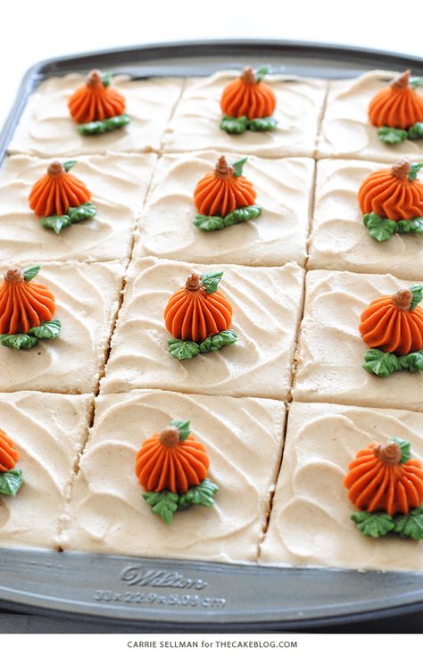 Fall Cake Ideas, Fall Cakes Decorating, Sheet Cakes Decorated, Pumpkin Cake Easy, Pumpkin Rolls, Thanksgiving Cake, Fall Cake Recipes, Cake With Cinnamon, Pumpkin Sheet Cake