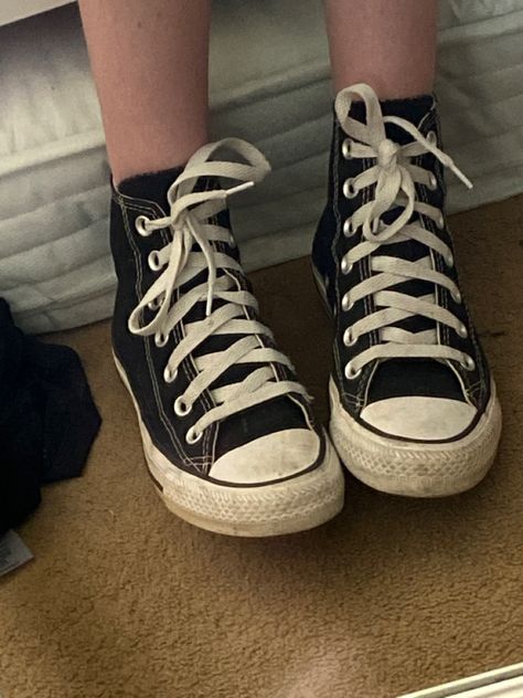 Shoes Old Shoes Aesthetic, Dirty Converse Aesthetic, Grunge Shoes Aesthetic, White Converse Aesthetic, Black Converse Aesthetic, Converse Shoes Aesthetic, 80s Converse, All Star Aesthetic, Dirty Converse