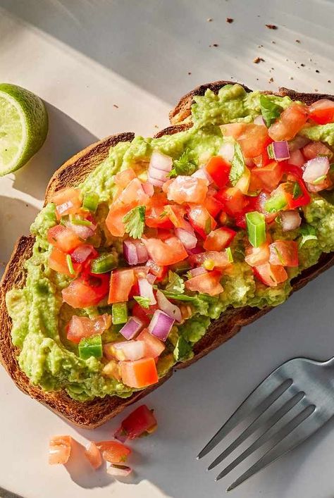 Spin leftovers from taco night into this easy salsa-topped avocado toast for a quick snack or use it as a jumping-off point for breakfast by adding an egg on top. Healthy Breakfast For Diabetics, Diet Lunch, Mediterranean Breakfast, Eating Well Recipes, Healthy Wealthy, Easy Salsa, Meatless Recipes, Avocado Breakfast, Quick Snack