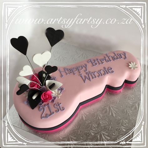 21st Birthday Key Cake #21stbirthdaykeycake Birthday Cake For Girl, 21st Key, 21st Cakes, Birthday Cake Icing, 21st Ideas, Special Birthday Cakes, 21st Cake, Cake Mini, 21st Birthday Cakes